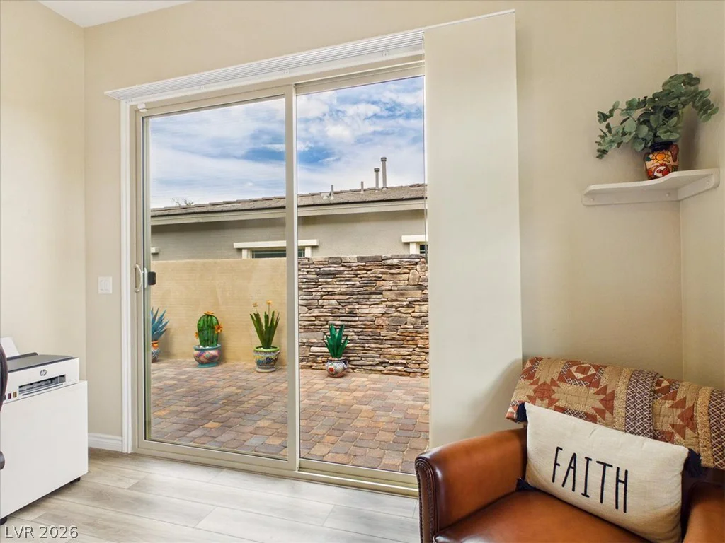 921 Woodburn, Las Vegas, NV 89138