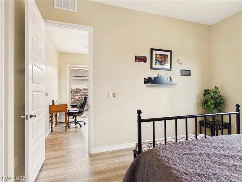 921 Woodburn, Las Vegas, NV 89138