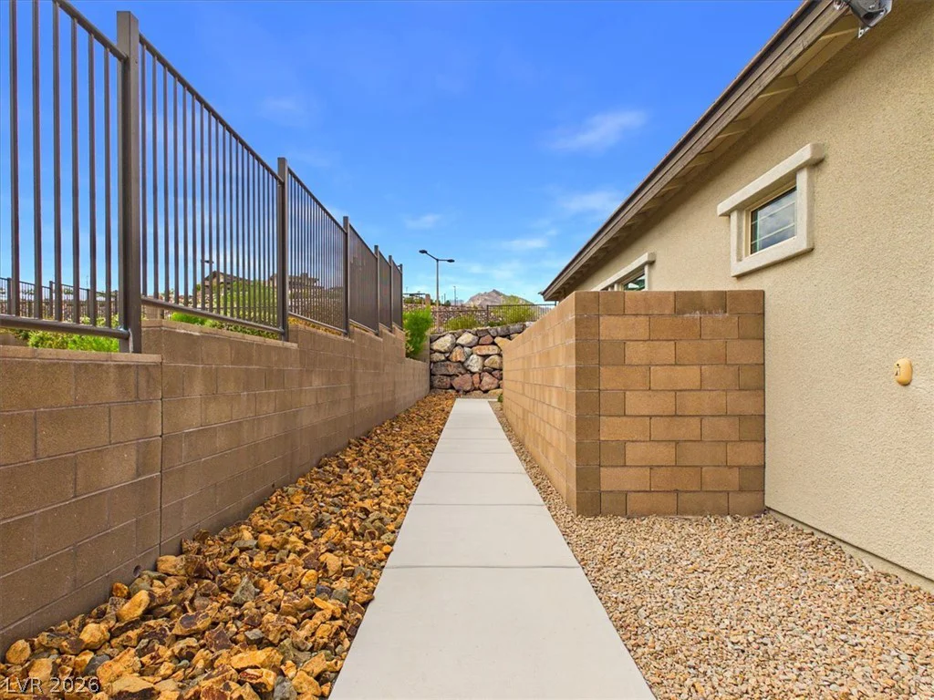 921 Woodburn, Las Vegas, NV 89138