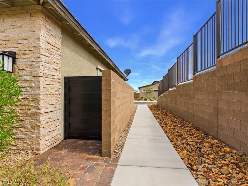 921 Woodburn, Las Vegas, NV 89138