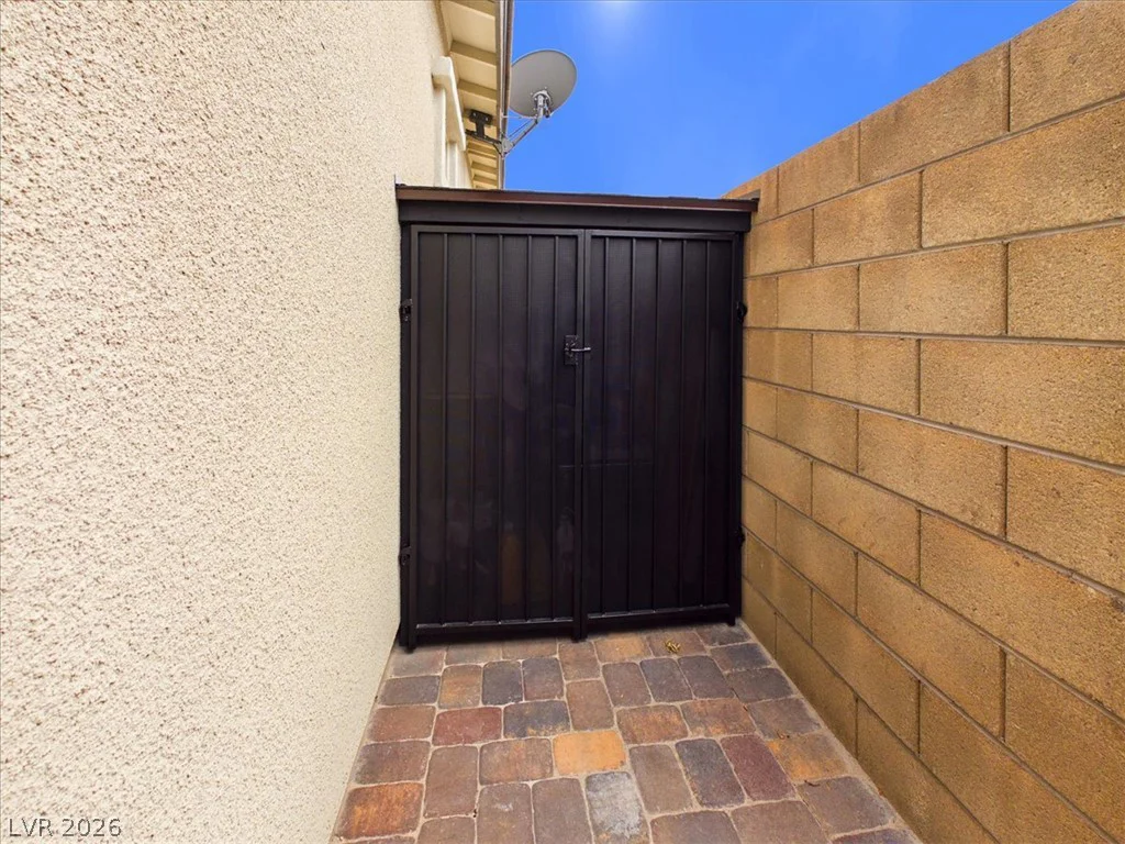 921 Woodburn, Las Vegas, NV 89138