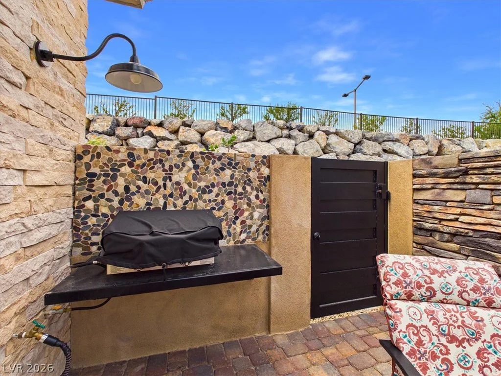 921 Woodburn, Las Vegas, NV 89138