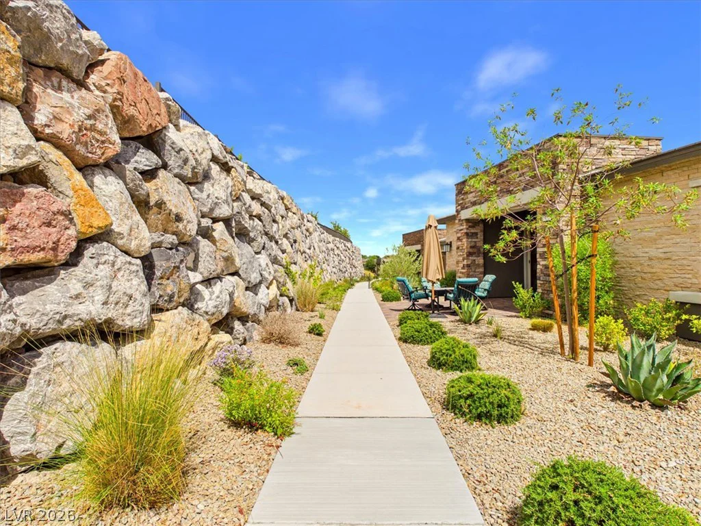 921 Woodburn, Las Vegas, NV 89138
