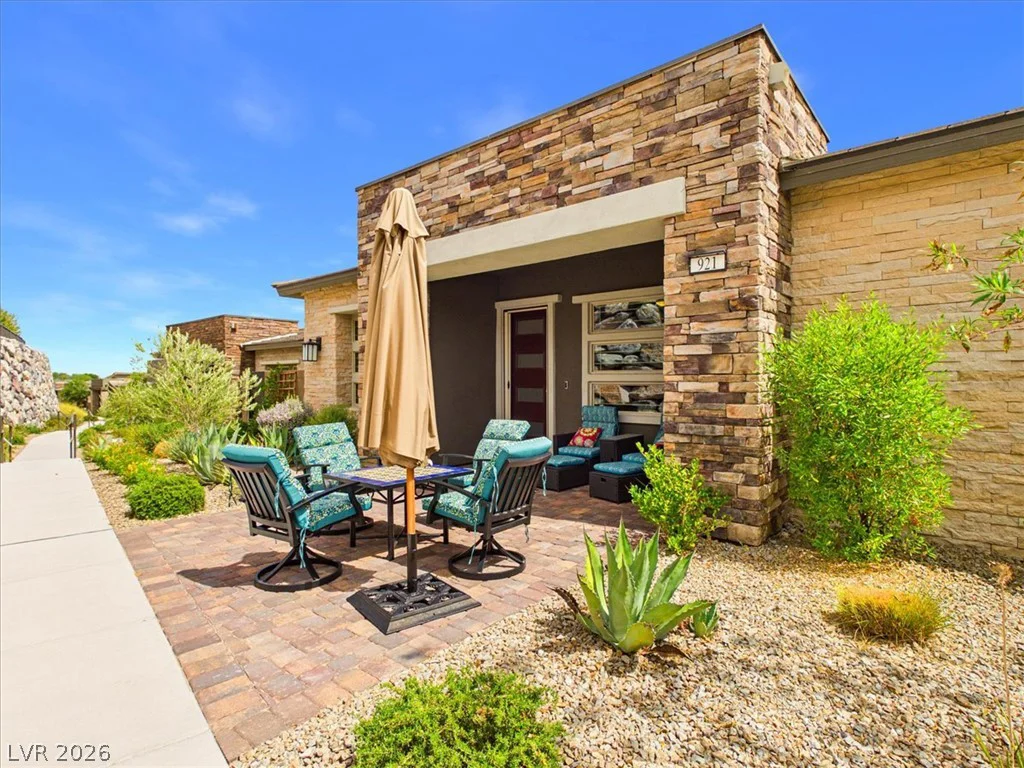 921 Woodburn, Las Vegas, NV 89138