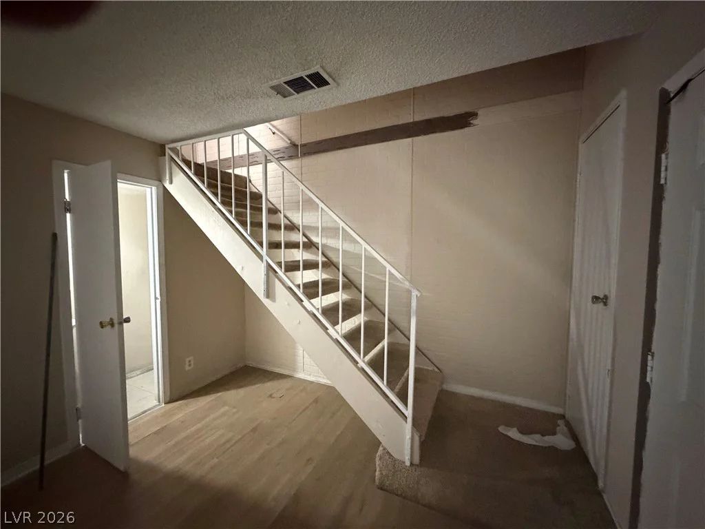 5052 Mountain Vista, Las Vegas, NV 89120