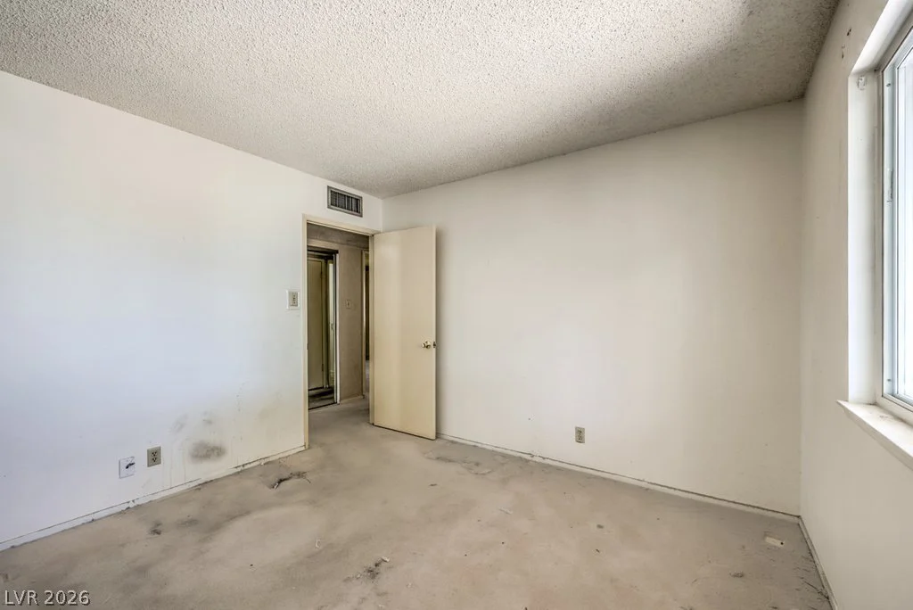 4943 Monterrey, Las Vegas, NV 89121