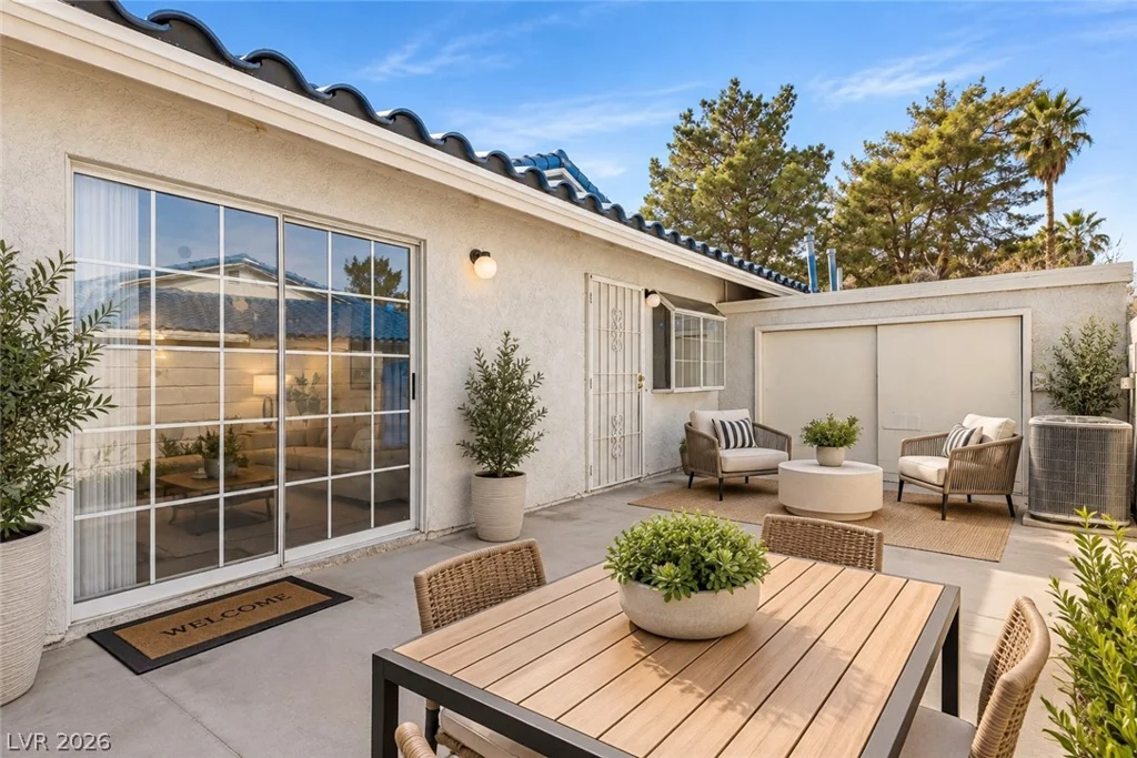2132 Chertsey, Las Vegas, NV 89108
