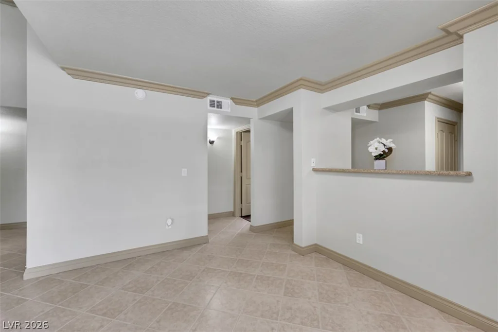 8101 Flamingo, Las Vegas, NV 89147