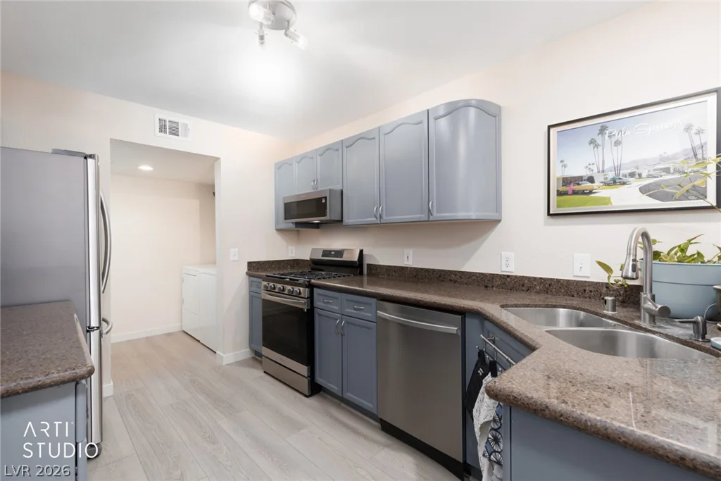 1032 Sun Wood, Las Vegas, NV 89145