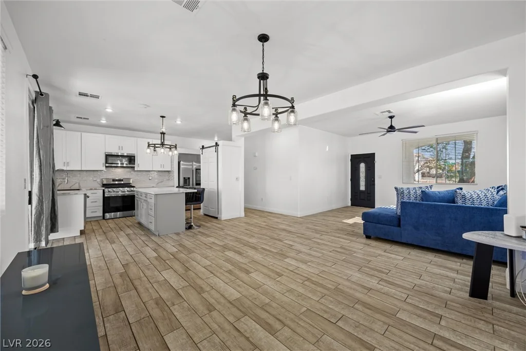 6211 Babson, Las Vegas, NV 89110