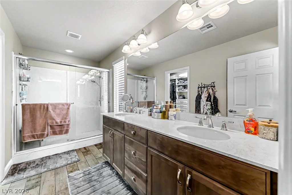 7064 Adler Falls, Las Vegas, NV 89118