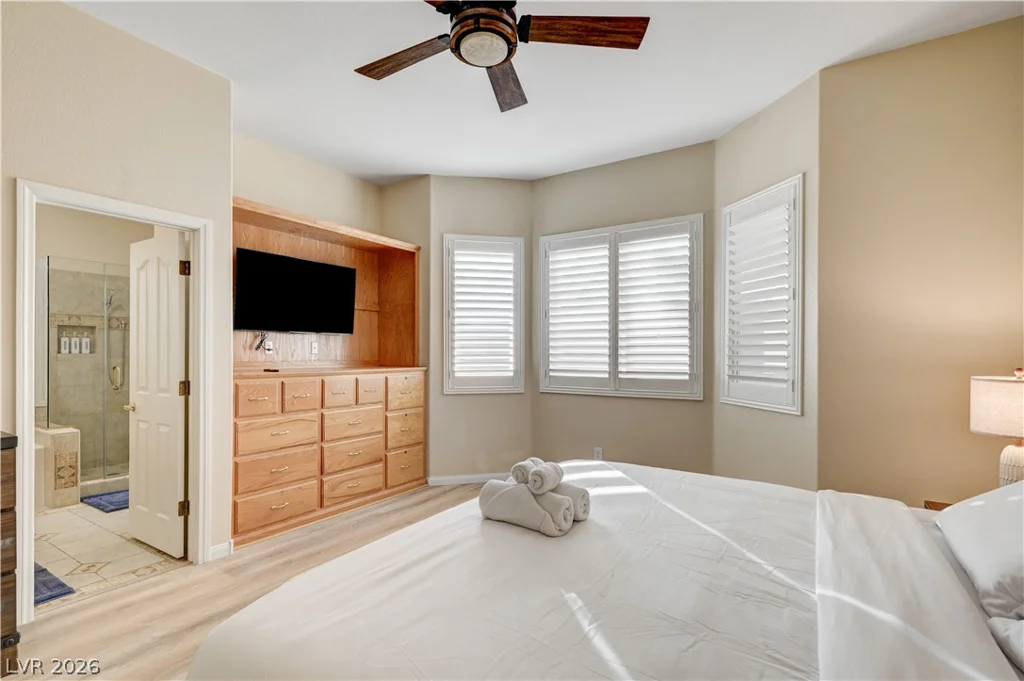 5851 Flight Wing, Las Vegas, NV 89113