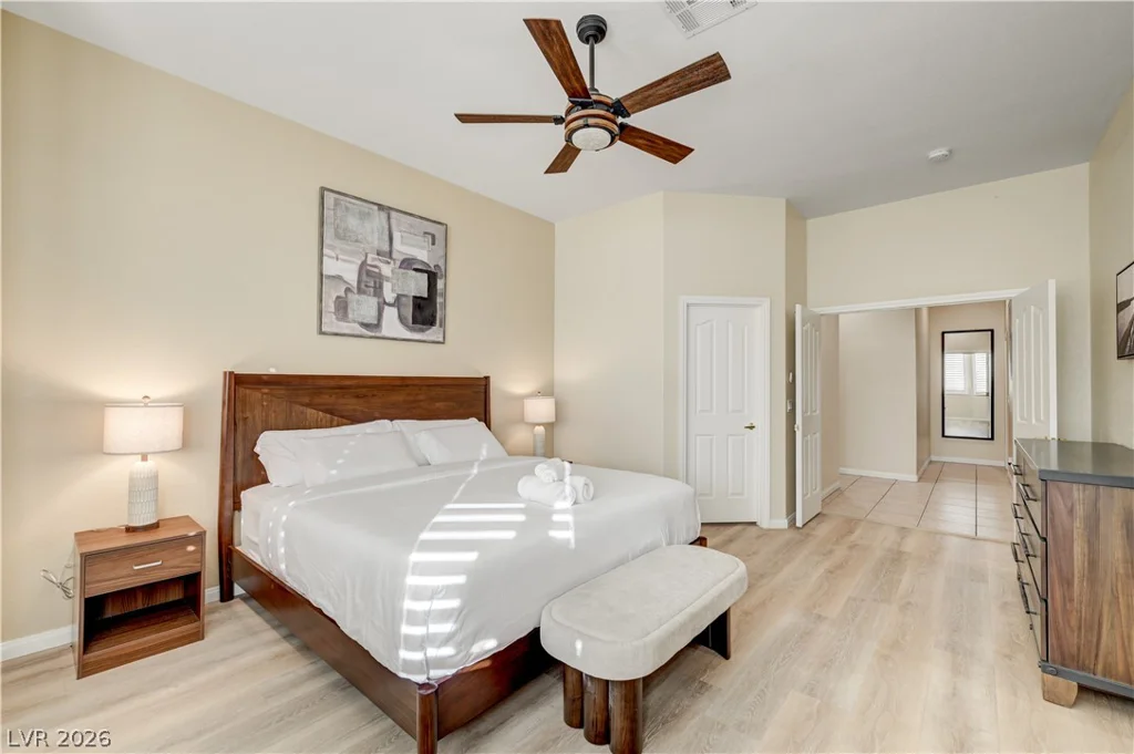 5851 Flight Wing, Las Vegas, NV 89113