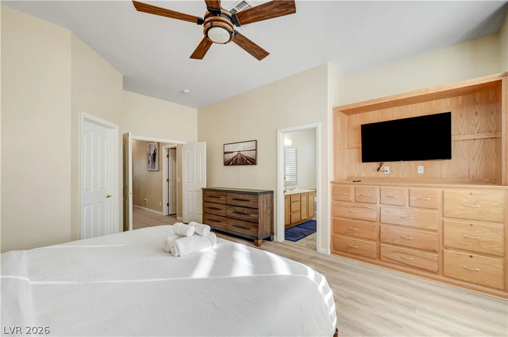 5851 Flight Wing, Las Vegas, NV 89113
