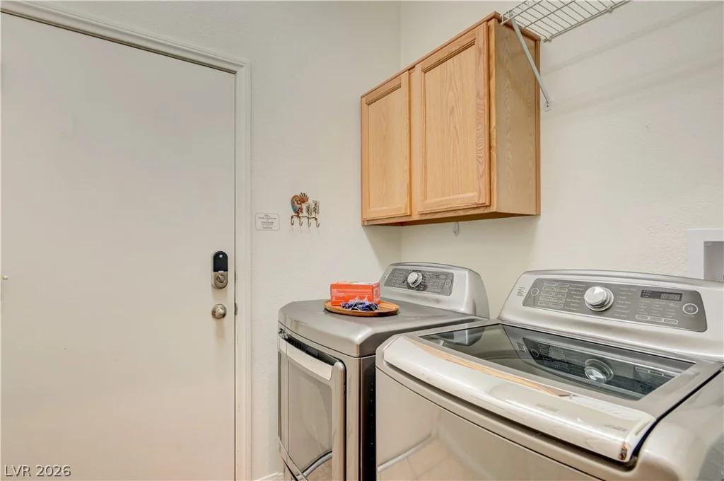 5851 Flight Wing, Las Vegas, NV 89113