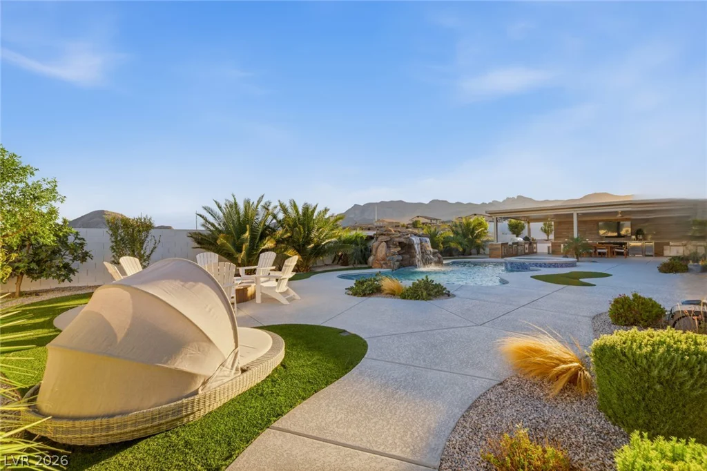 9935 Justin Earl, Las Vegas, NV 89149