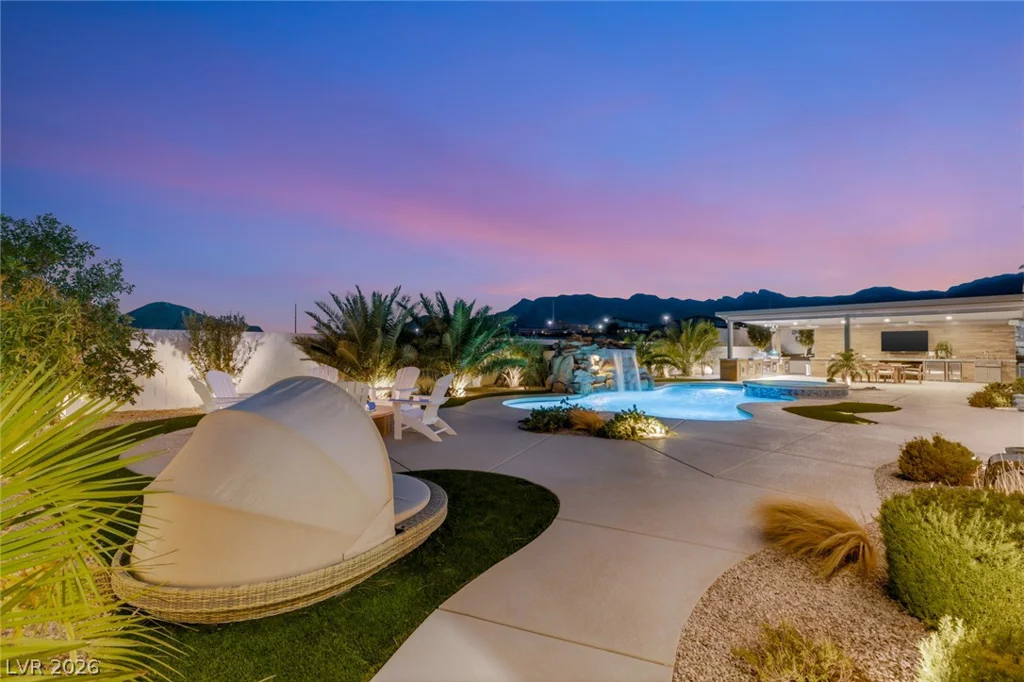 9935 Justin Earl, Las Vegas, NV 89149