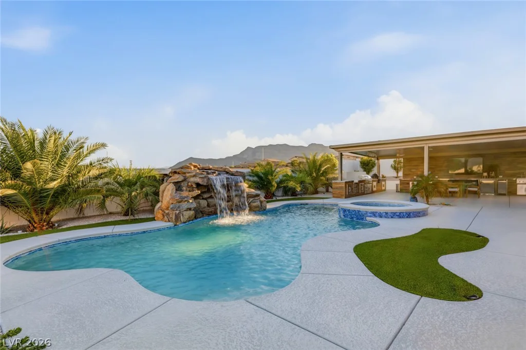 9935 Justin Earl, Las Vegas, NV 89149
