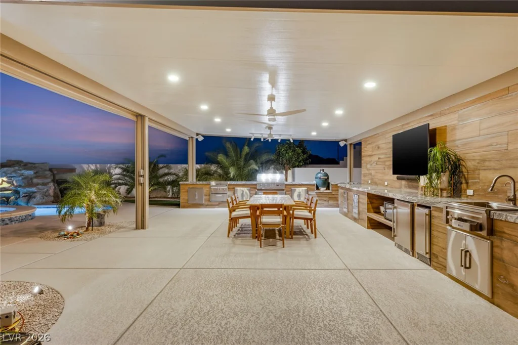9935 Justin Earl, Las Vegas, NV 89149