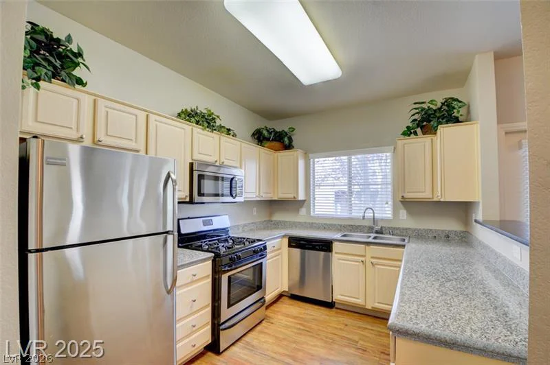 5250 Rainbow, Las Vegas, NV 89118