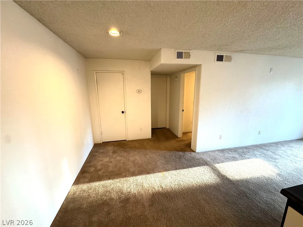 221 Mission Newport, Las Vegas, NV 89107
