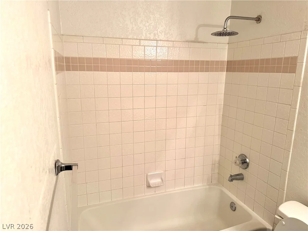 221 Mission Newport, Las Vegas, NV 89107