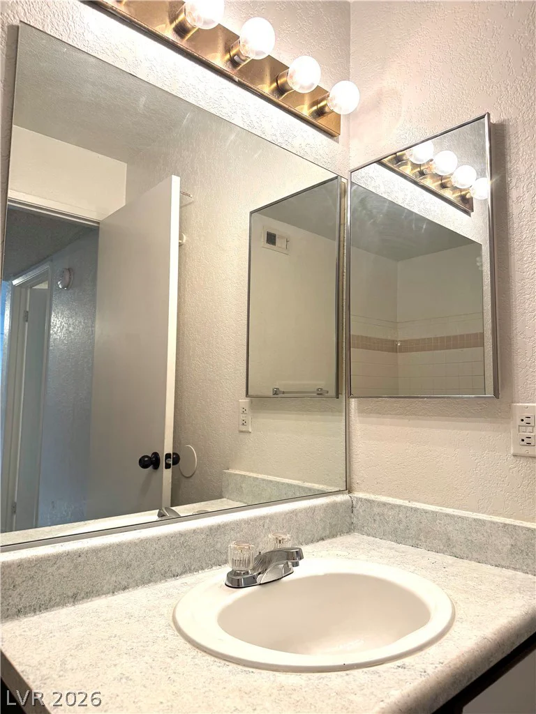 221 Mission Newport, Las Vegas, NV 89107
