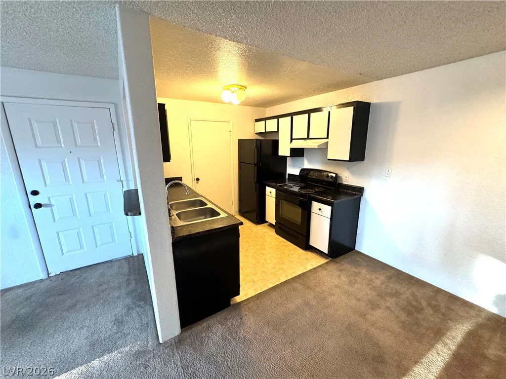 221 Mission Newport, Las Vegas, NV 89107