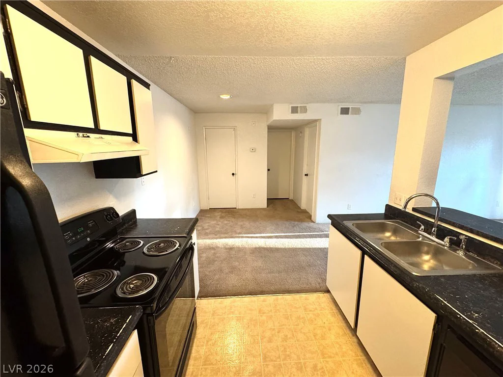 221 Mission Newport, Las Vegas, NV 89107
