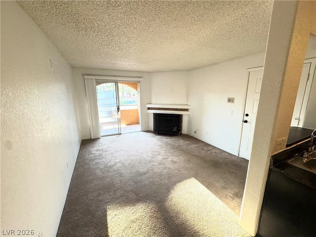 221 Mission Newport, Las Vegas, NV 89107