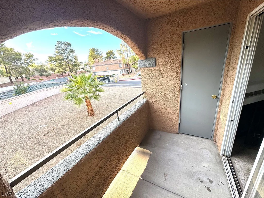 221 Mission Newport, Las Vegas, NV 89107