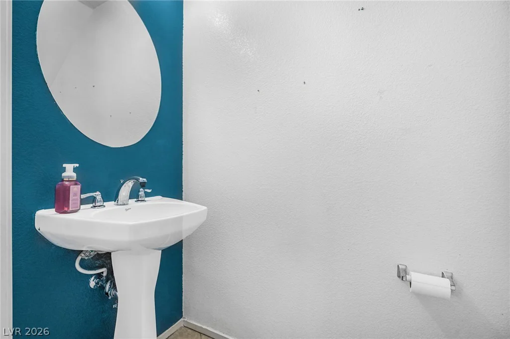 5552 Overlook Valley, North Las Vegas, NV 89081