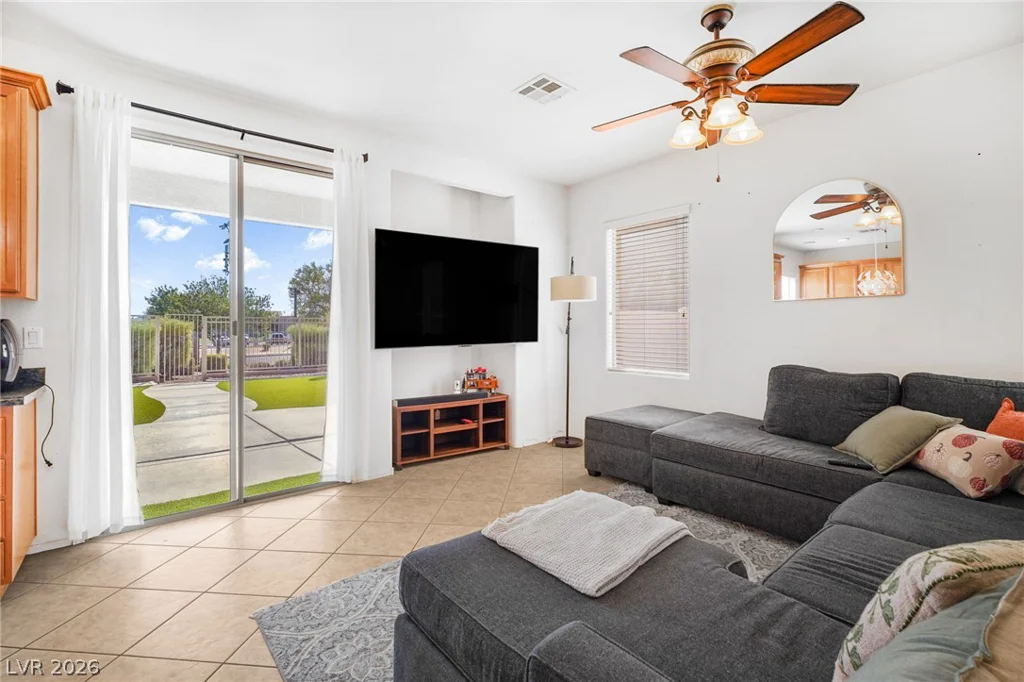 5552 Overlook Valley, North Las Vegas, NV 89081