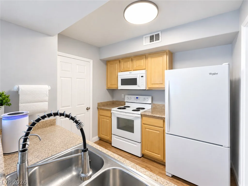8000 Badura, Las Vegas, NV 89113