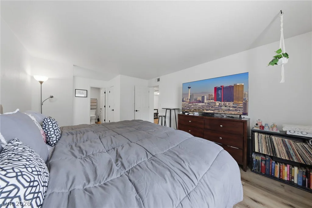 2451 Rainbow, Las Vegas, NV 89108
