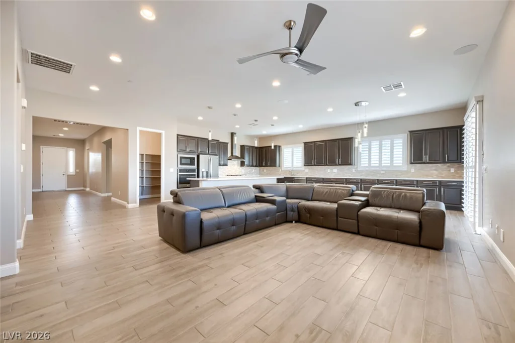 617 Comodo, Henderson, NV 89011