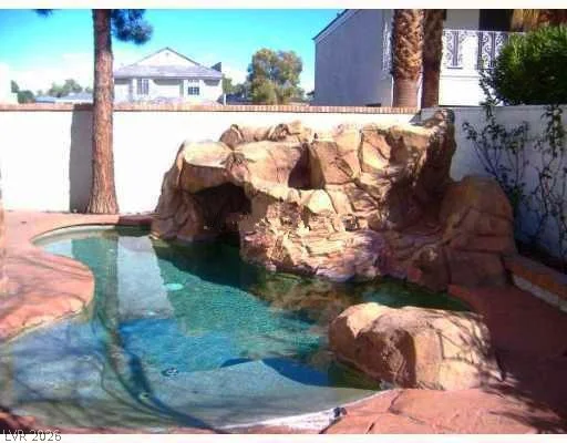 2822 QUEENS COURTYARD, Las Vegas, NV 89109