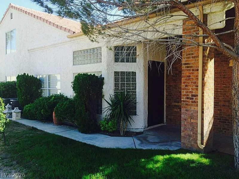 2822 QUEENS COURTYARD, Las Vegas, NV 89109
