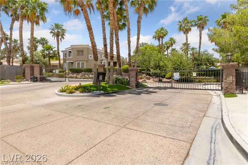 1924 Summer Pine, Las Vegas, NV 89134
