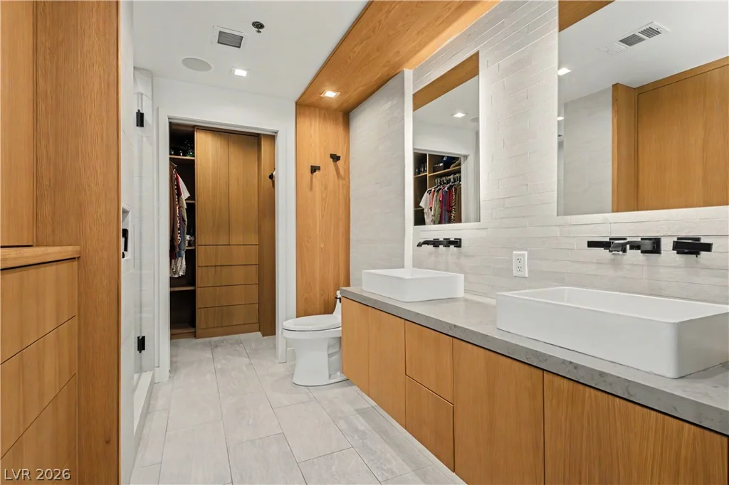 150 Las Vegas, Las Vegas, NV 89101