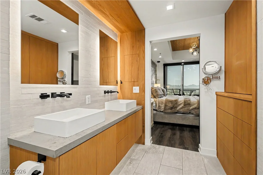 150 Las Vegas, Las Vegas, NV 89101