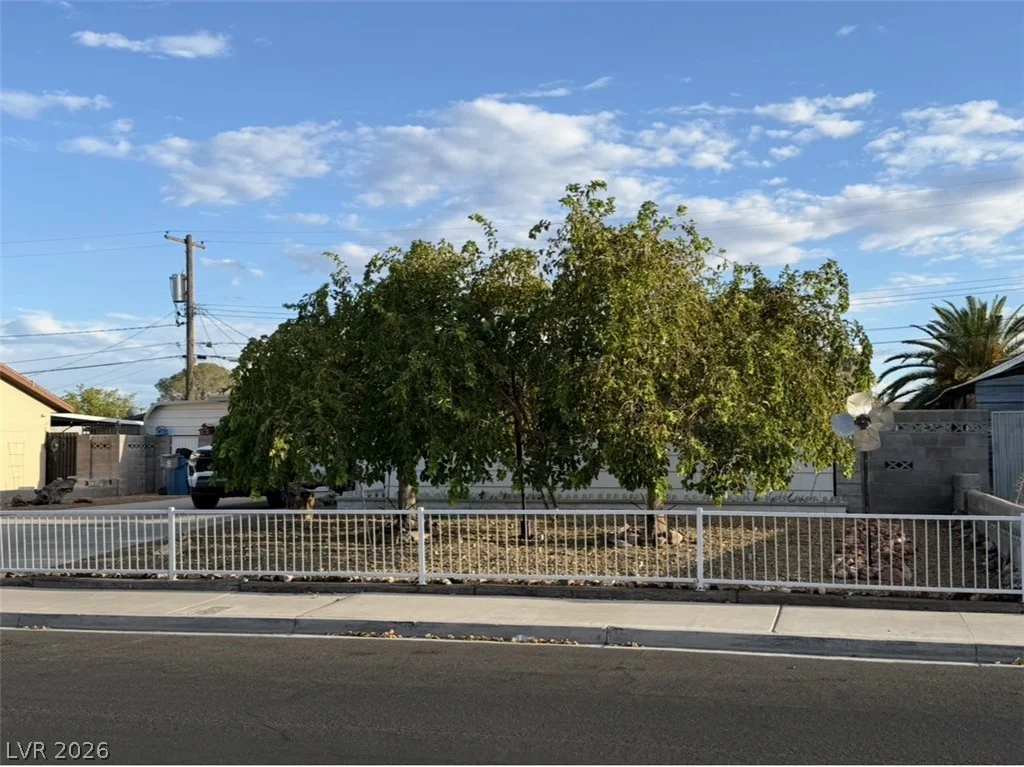 5713 Harmony, Las Vegas, NV 89107
