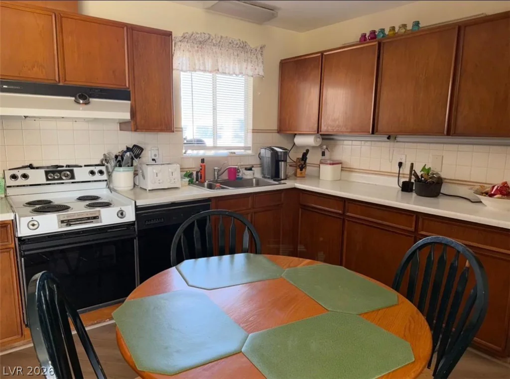 5713 Harmony, Las Vegas, NV 89107