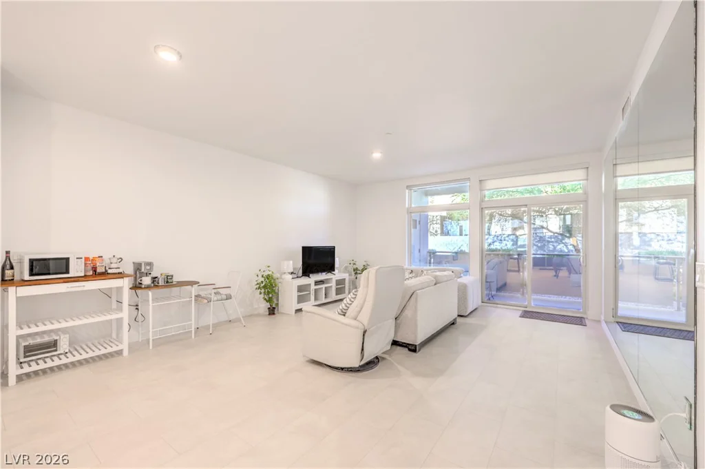 8925 Flamingo, Las Vegas, NV 89147