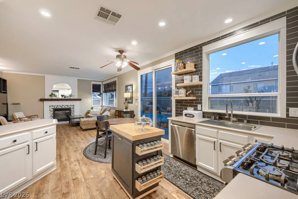 9739 Tumble Lake, Las Vegas, NV 89147