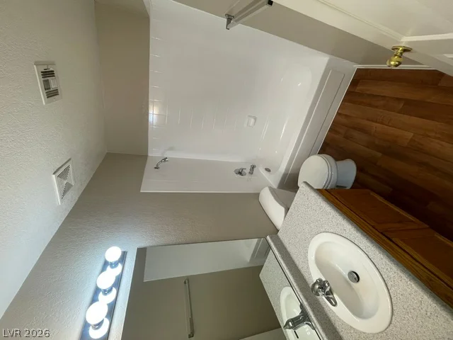 5034 Rainbow, Las Vegas, NV 89118