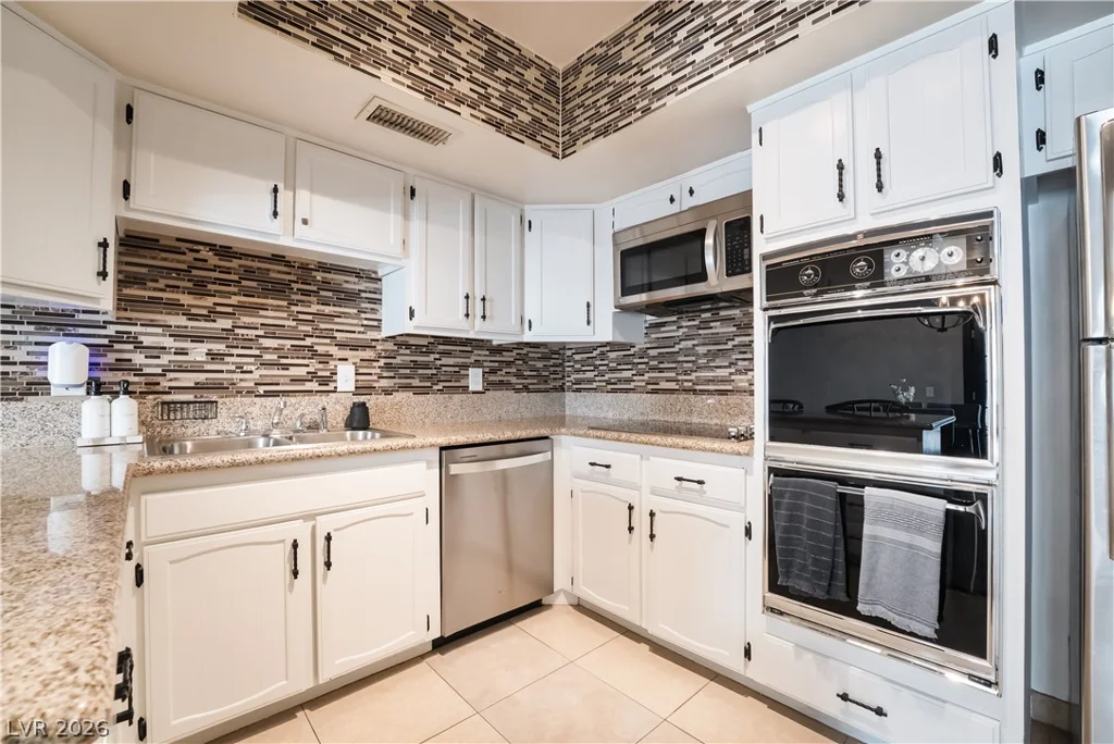 3823 Columbus, Las Vegas, NV 89121
