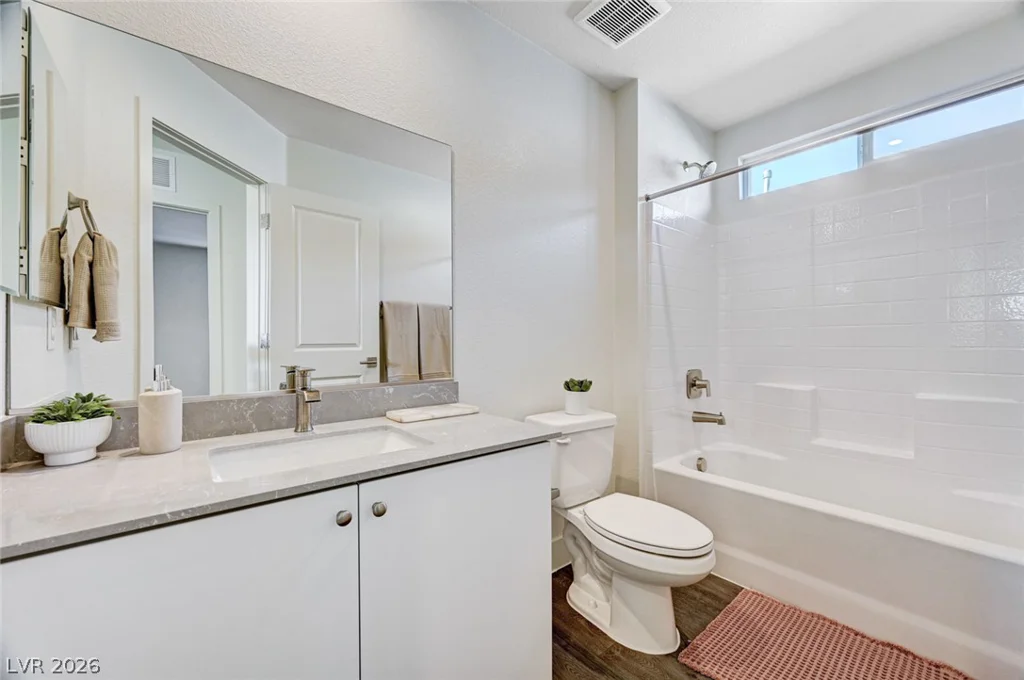 2475 Tom Collins, Las Vegas, NV 89121