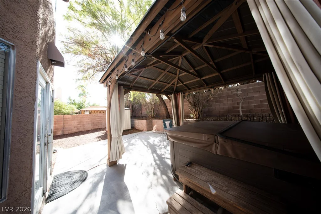 8301 Hollow Wharf, Las Vegas, NV 89128