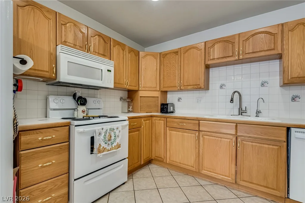 6436 Candlebrush, Las Vegas, NV 89107